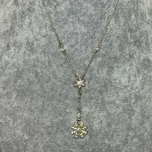 N28.‎ VINTAGE AVON STERLING SILVER PLATED SNOWFLAKE NECKLACE RHINESTONES